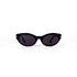 Vue frontale d’une paire de lunettes de soleil Persol noires forme ovale
