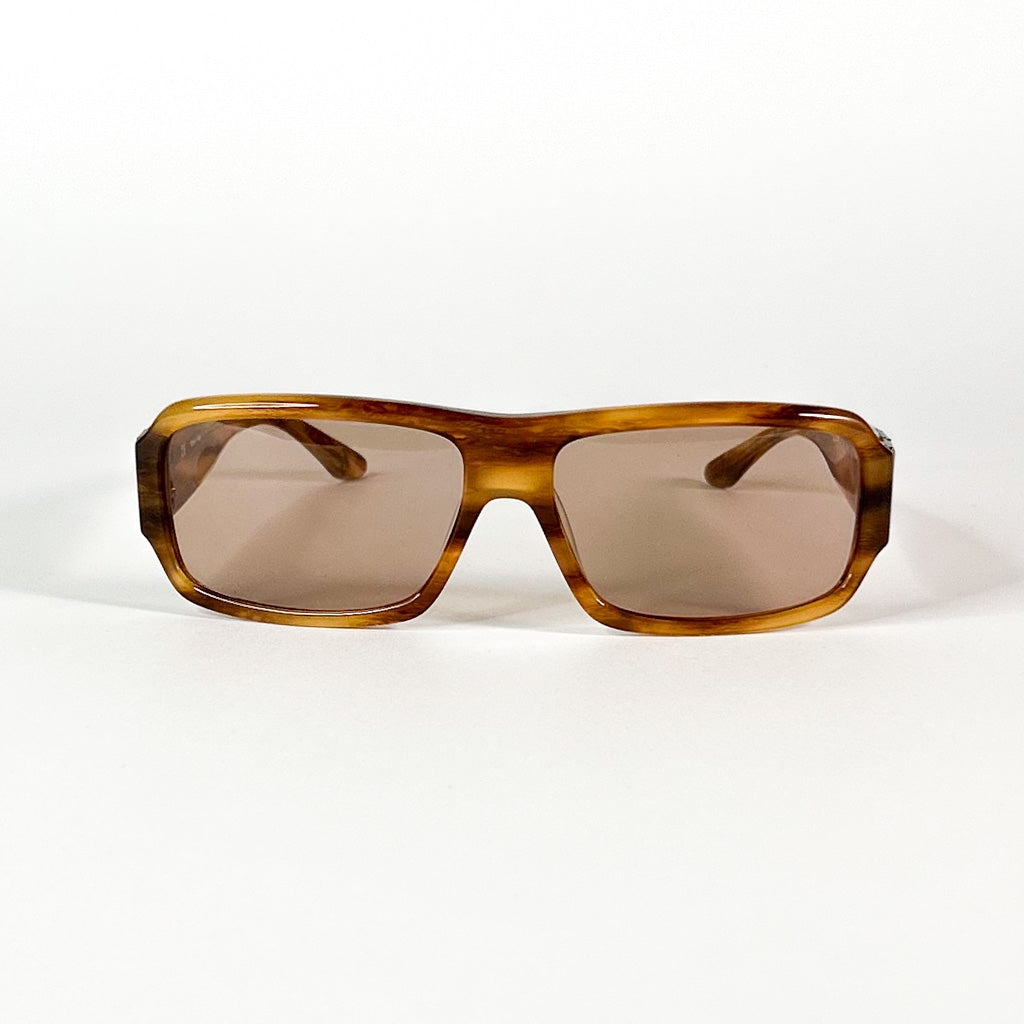 Vue de face des lunettes Jean Paul Gaultier SJP 650, monture rectangulaire havane