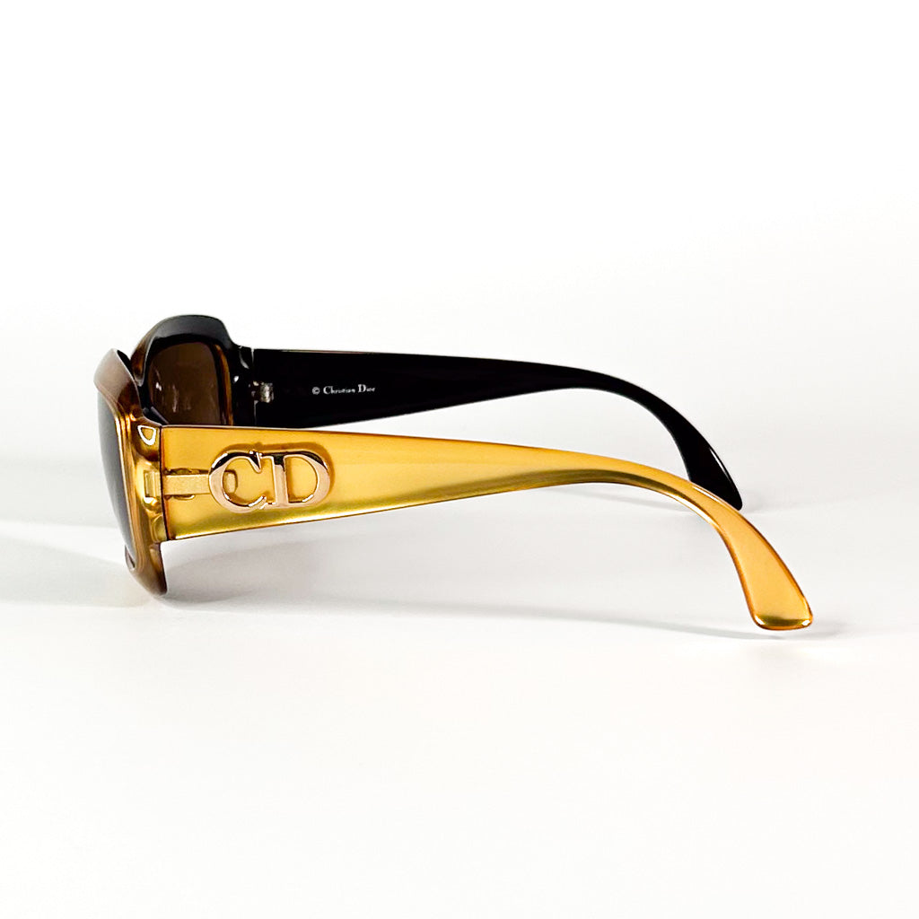 Vue arrière des lunettes de soleil vintage Dior marron et doré