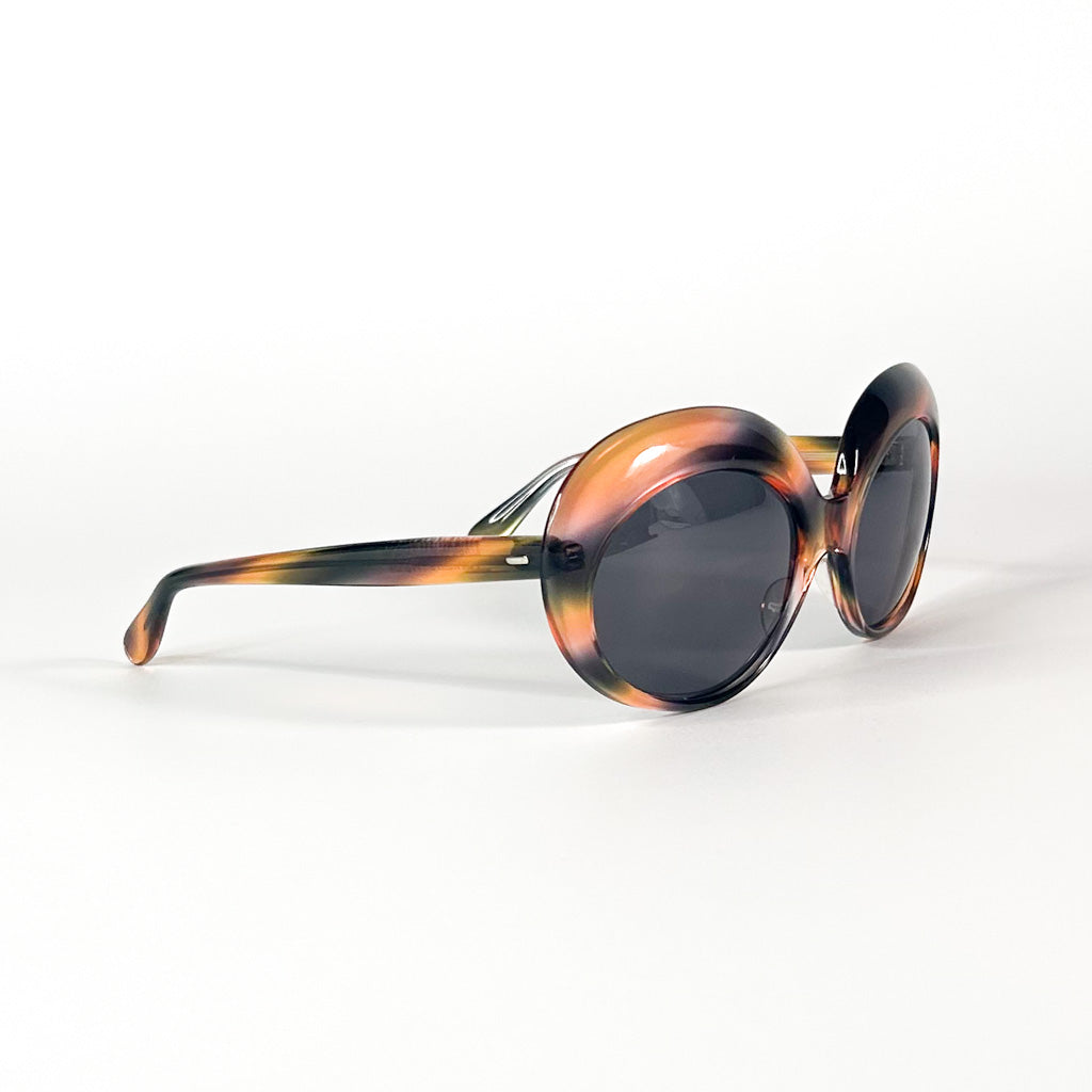 Vue 3/4 des lunettes Maison Salanson – style années 70 revisité en acétate marbré