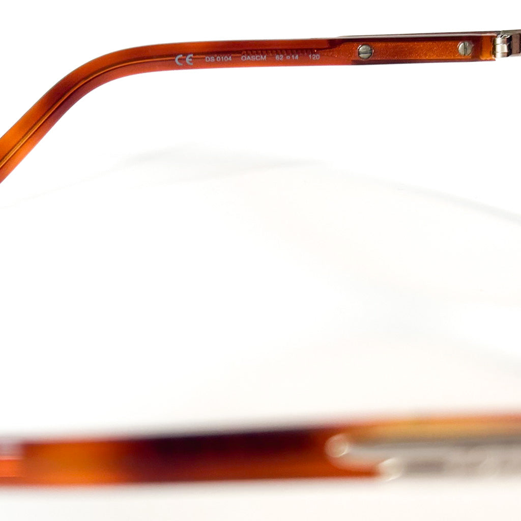 Lunettes Diesel brun écaille posées à plat avec verres bruns dégradés
