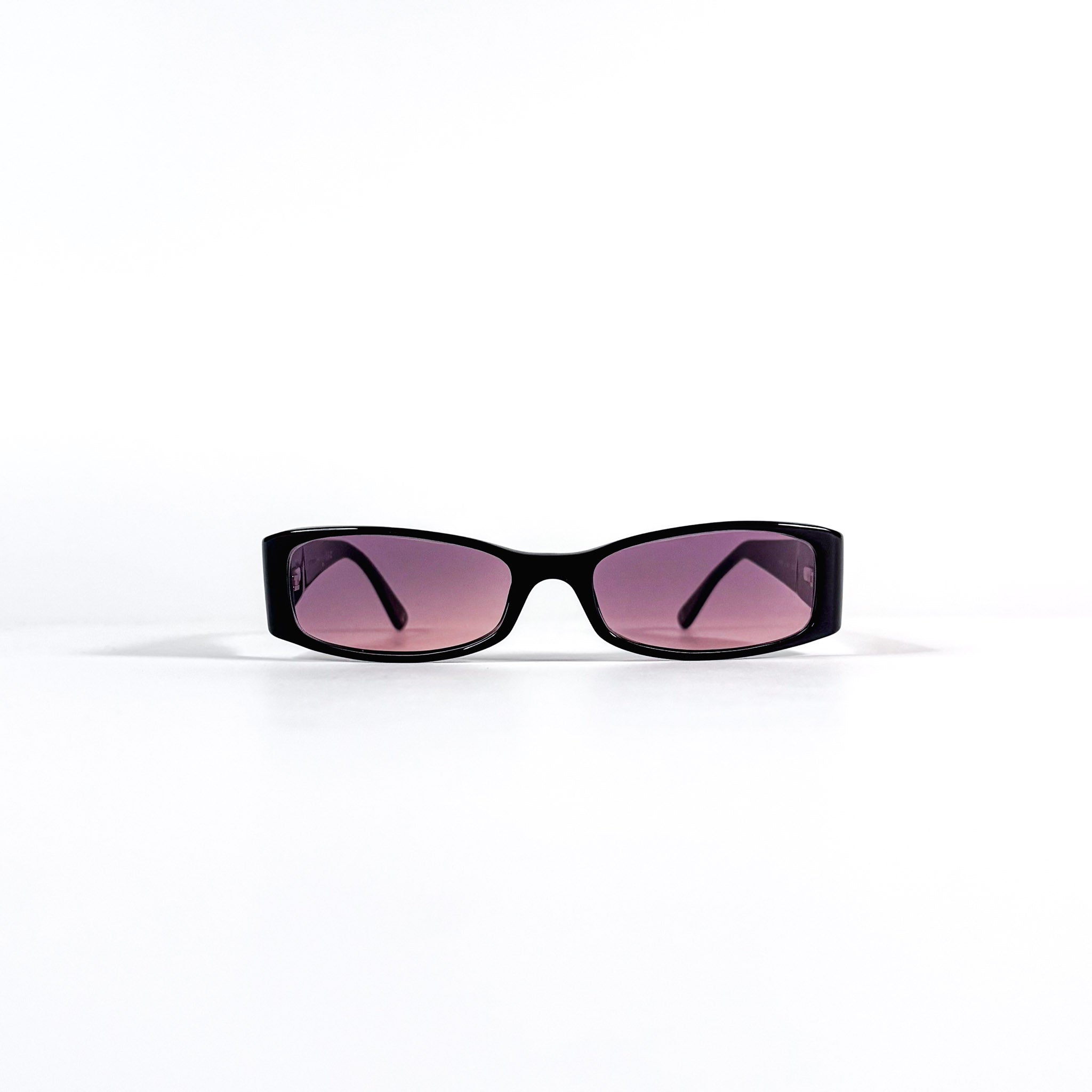 Lunettes Chanel 3102 noires vue de face, monture acétate rectangulaire fine Y2K, verres dégradé violet vers rose poudré