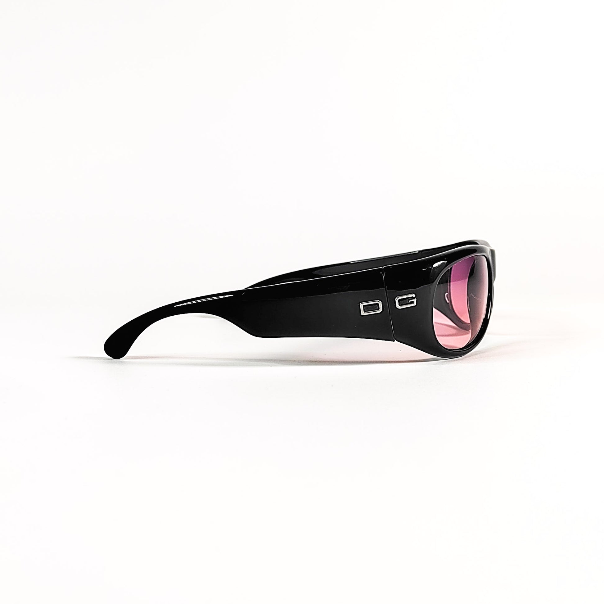 Dolce & Gabbana DG 728S, profil droit, silhouette wraparound Y2K et logo DG argenté